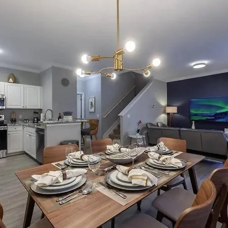 Spacious 4-Bedroom House Near Disney